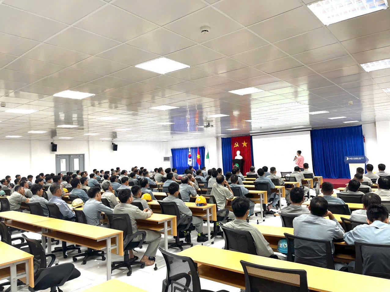 Huấn luyện an toàn và môi trường lao động