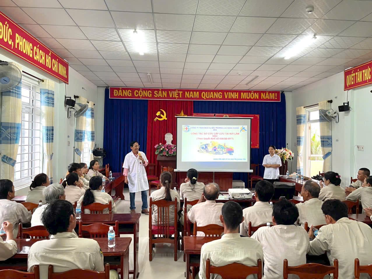 HUẤN LUYỆN AN TOÀN VẬN HÀNH XE NÂNG HÀNG